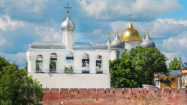 Колокольня в Новгороде.