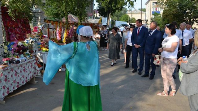 Представление для гостей в стихах